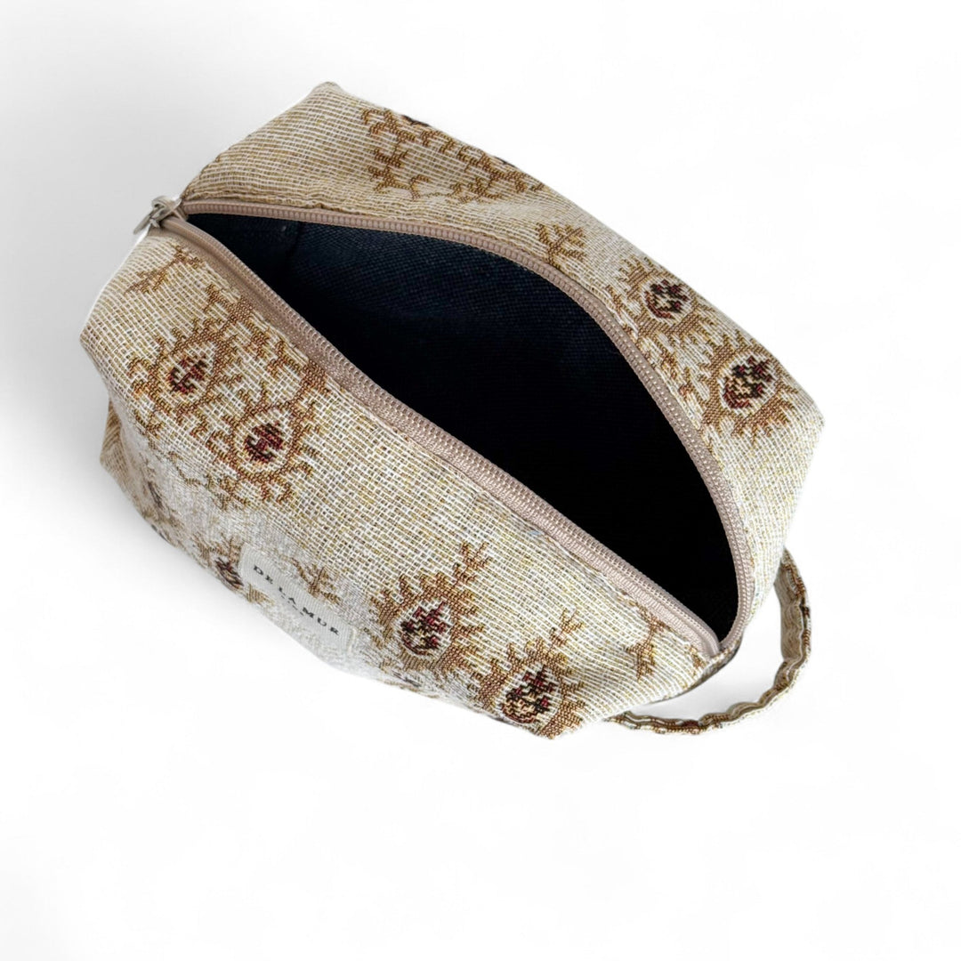 Medium Pluma Toiletry Bag